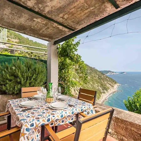 Holiday home Casa Luciana, Terremarine, Trekking And Nature La Spezia